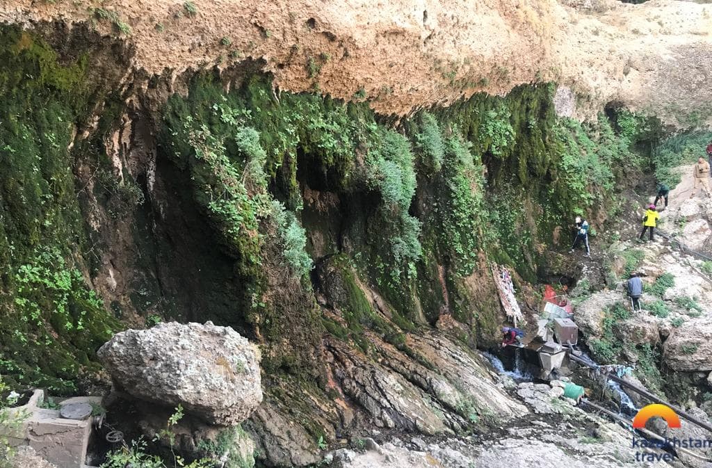 Плачущая пещера в ущелье Машат